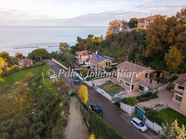 pentavano in vendita a Fermo in zona Torre di Palme