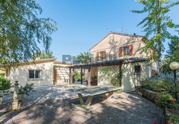 casa indipendente in vendita a Fermo