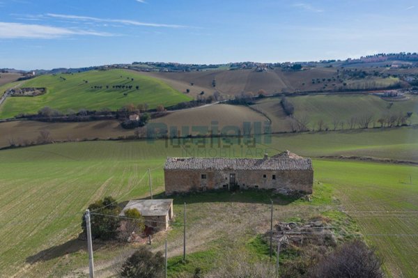 casale in vendita a Fermo