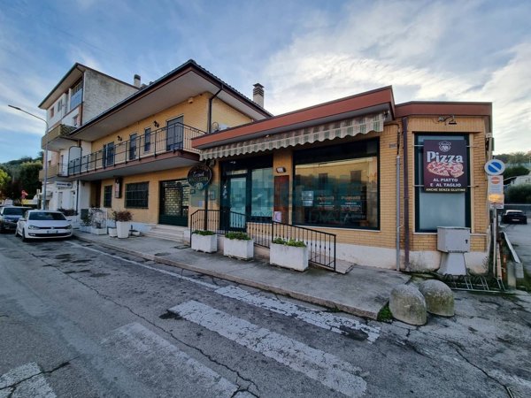 locale commerciale in vendita a Fermo in zona Marina Palmense