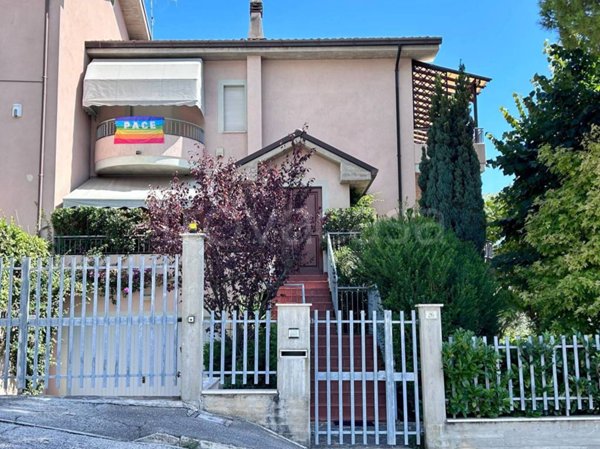 casa indipendente in vendita a Fermo