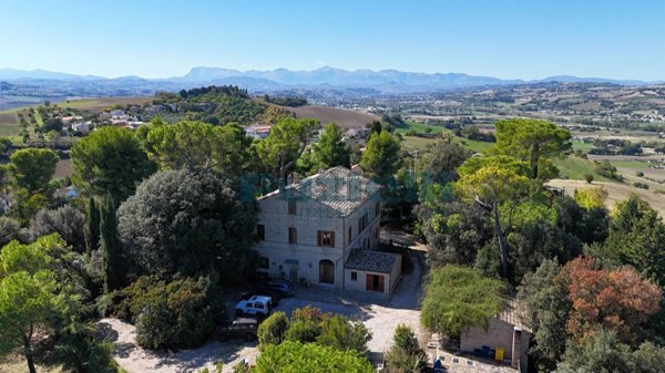casa indipendente in vendita a Fermo in zona Camera