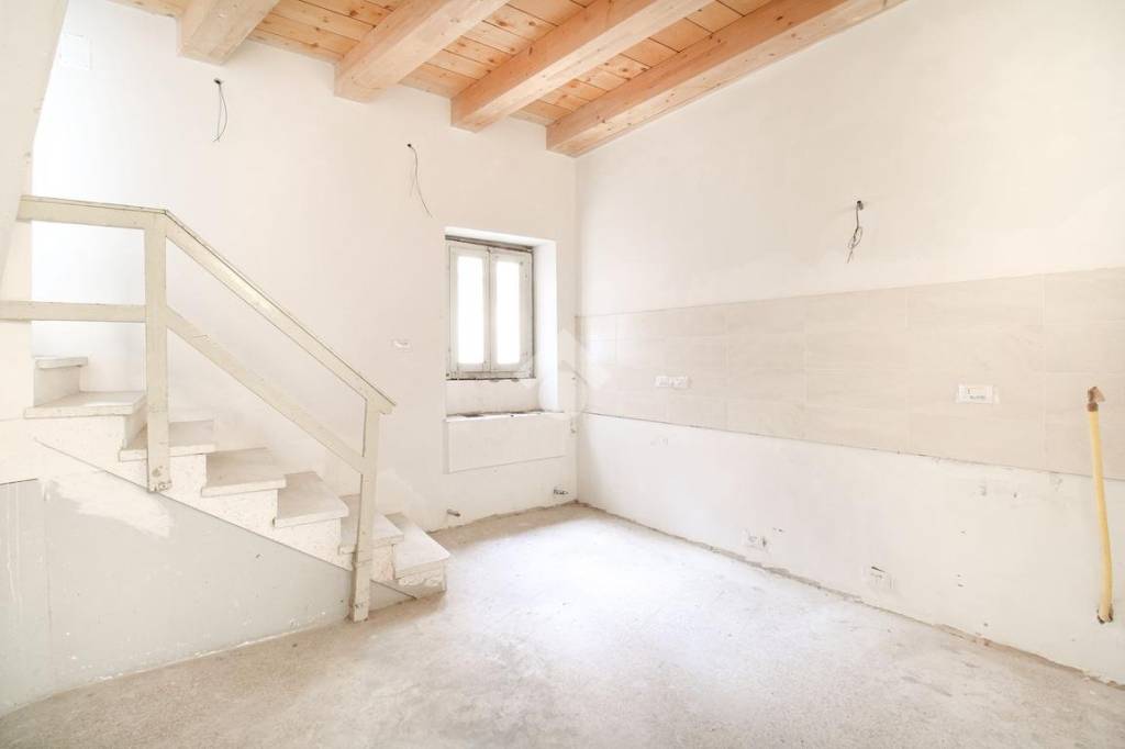 casa indipendente in vendita a Fermo