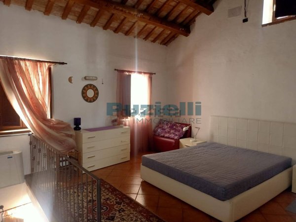 casa indipendente in vendita a Fermo in zona Camera