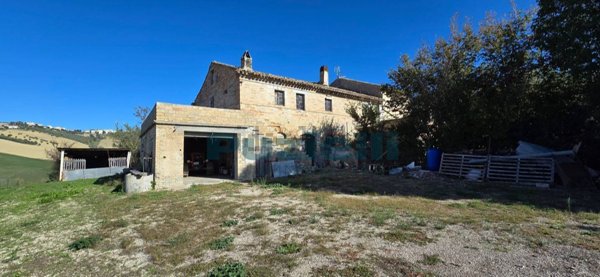 casa indipendente in vendita a Fermo