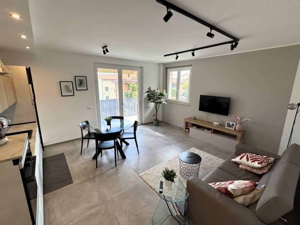 casa indipendente in vendita a Fermo in zona Camera