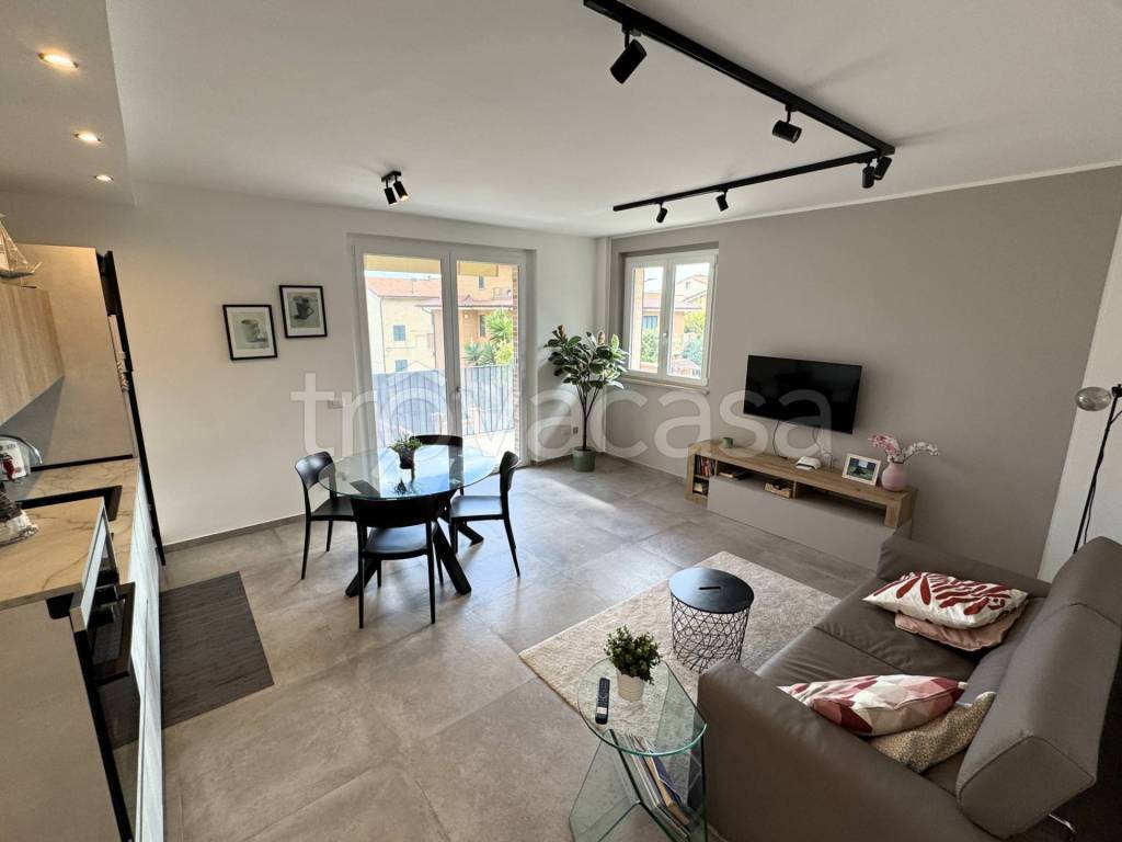 casa indipendente in vendita a Fermo in zona Camera