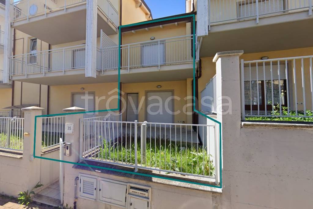 casa indipendente in vendita a Fermo