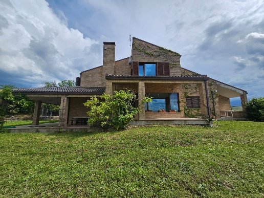 casa indipendente in vendita a Fermo in zona Campiglione