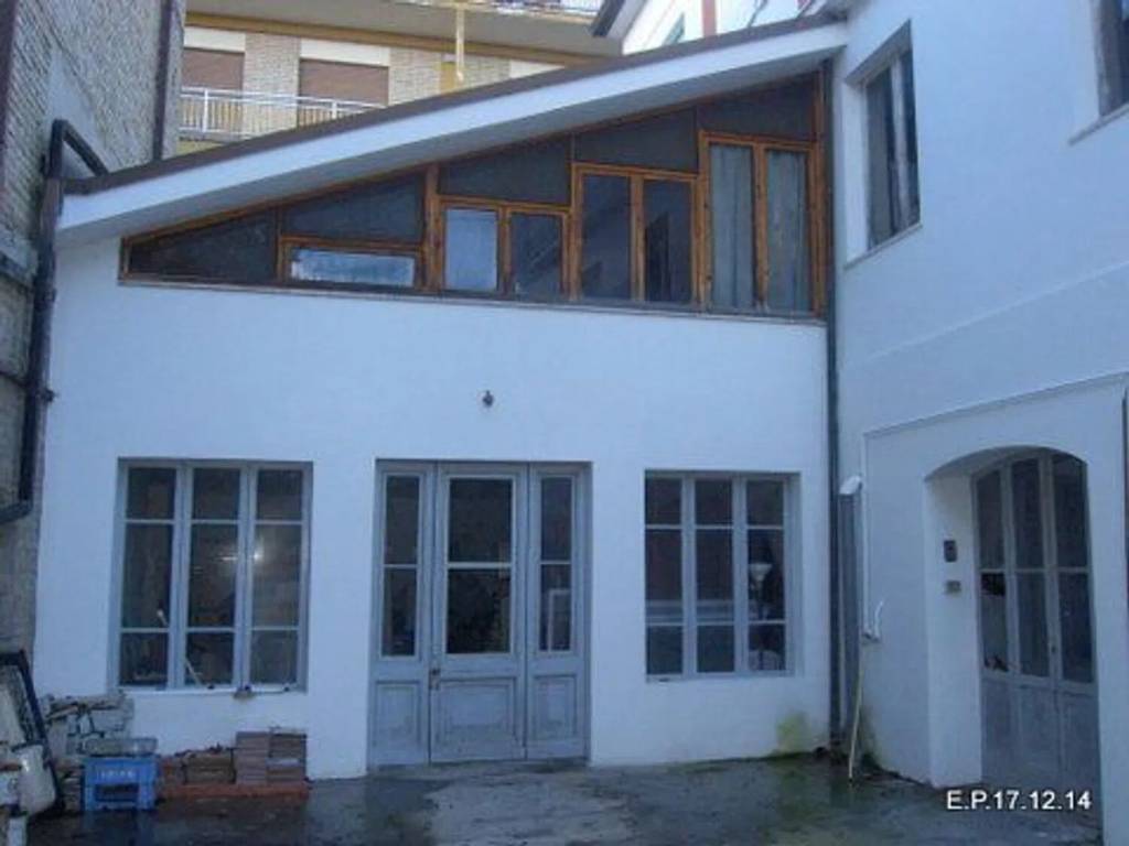 negozio in vendita a Fermo