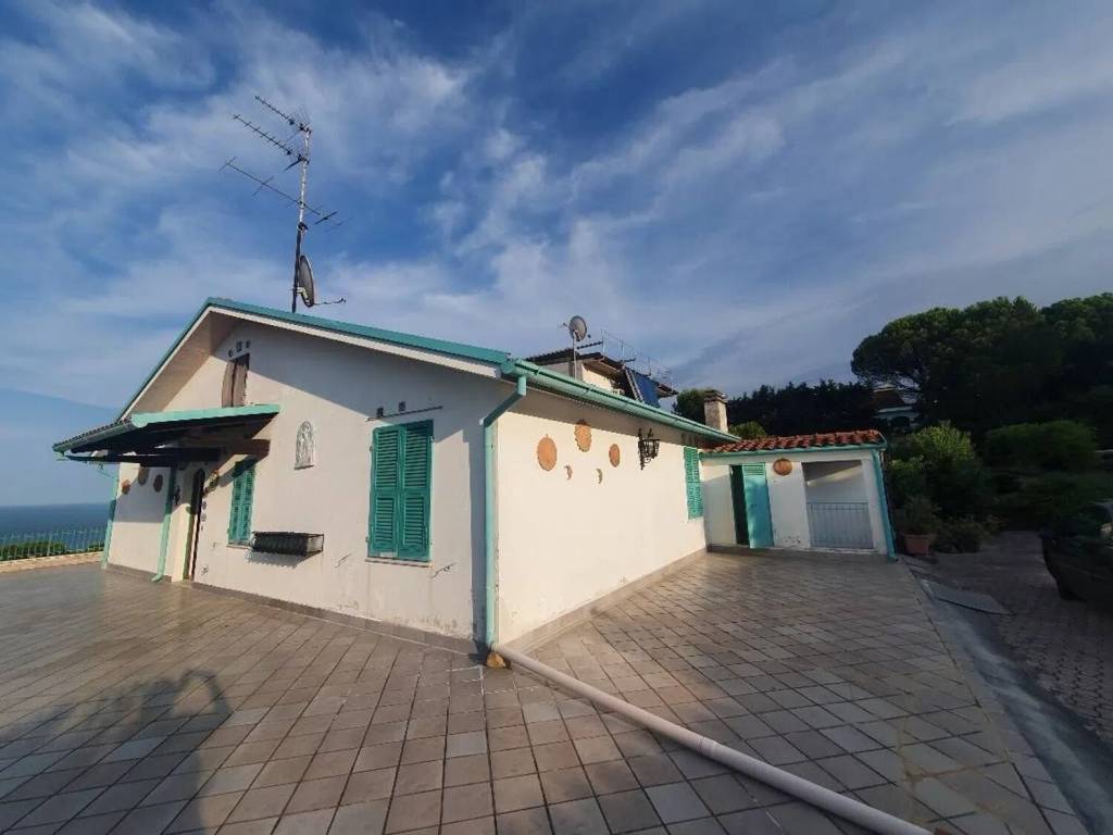 casa indipendente in vendita a Fermo