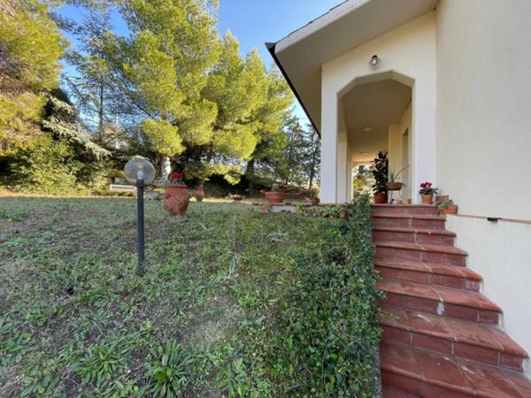 casa indipendente in vendita a Fermo