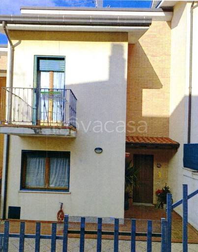 casa indipendente in vendita a Fermo