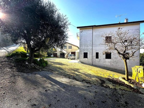 casa indipendente in vendita a Fermo