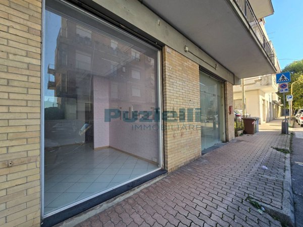 locale commerciale in vendita a Fermo