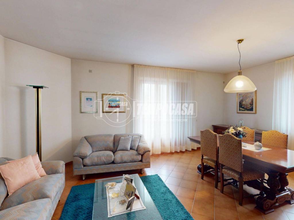 casa indipendente in vendita a Fermo in zona Camera