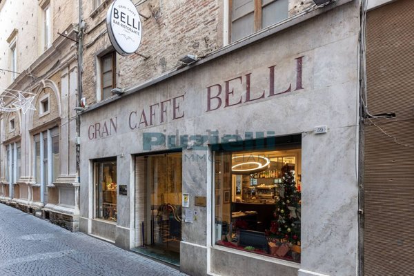 locale commerciale in vendita a Fermo