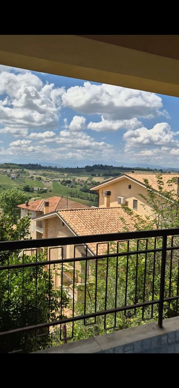 casa indipendente in vendita a Fermo