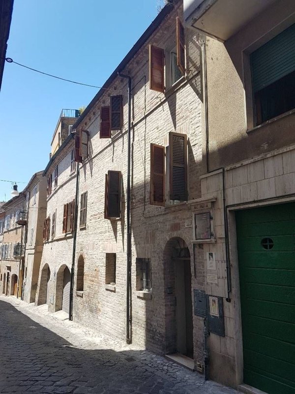 casa indipendente in vendita a Fermo in zona Camera