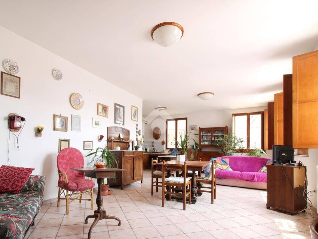 casa indipendente in vendita a Fermo in zona Camera