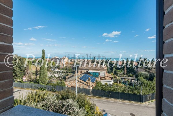 casa indipendente in vendita a Fermo