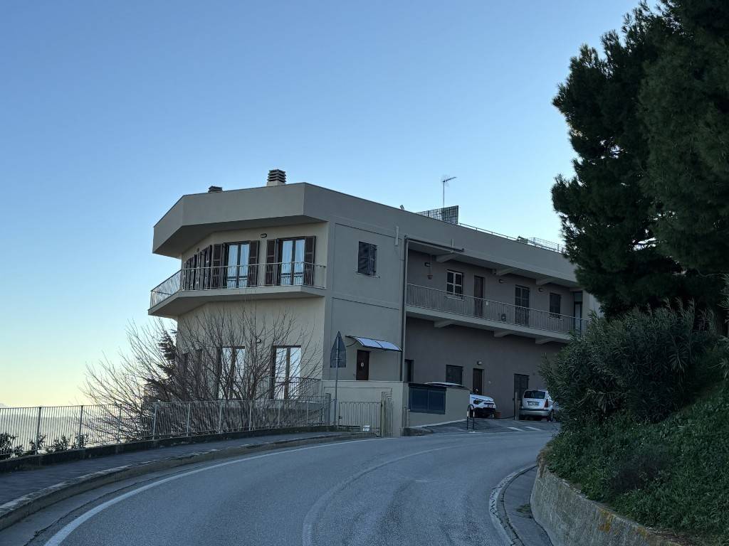 appartamento in vendita a Fermo in zona Capodarco