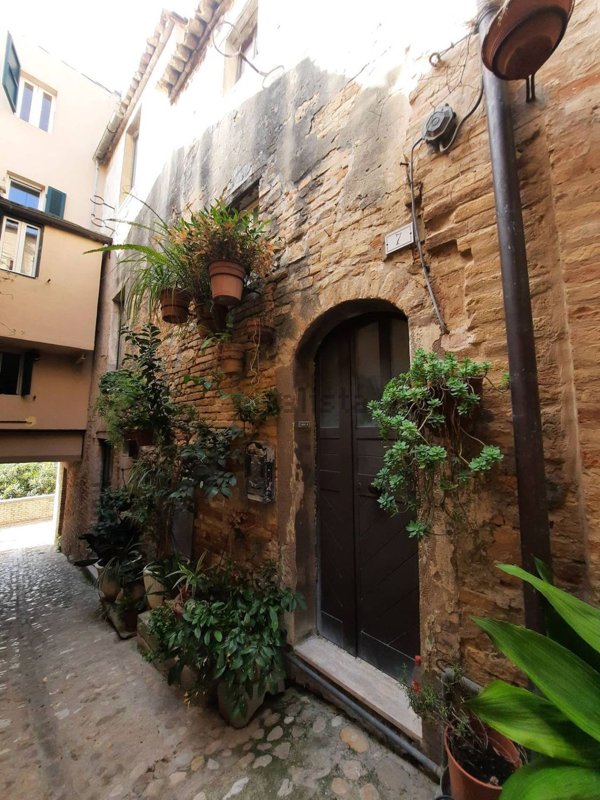 casa indipendente in vendita a Fermo in zona Torre di Palme