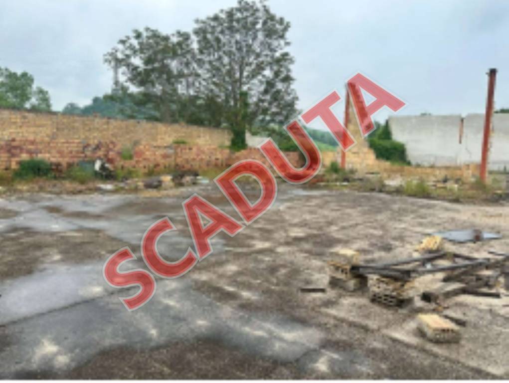 locale commerciale in vendita a Fermo