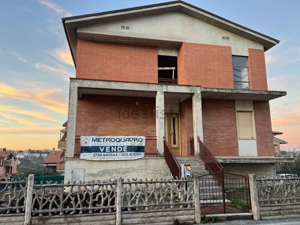 casa indipendente in vendita a Fermo