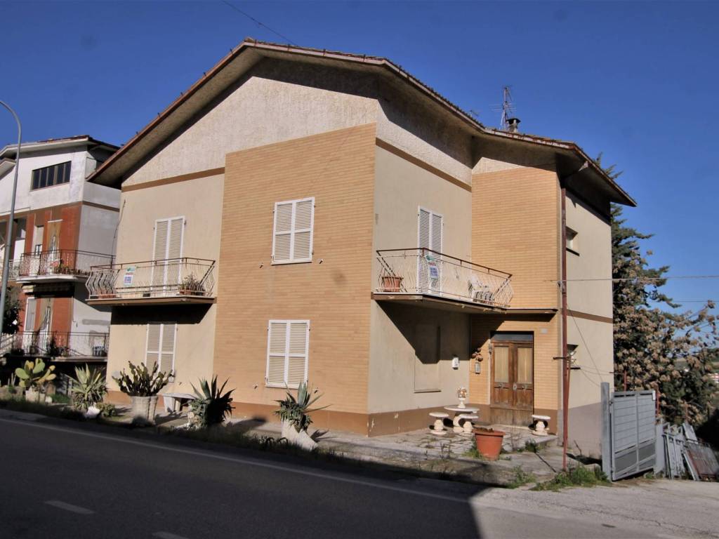 casa indipendente in vendita a Fermo