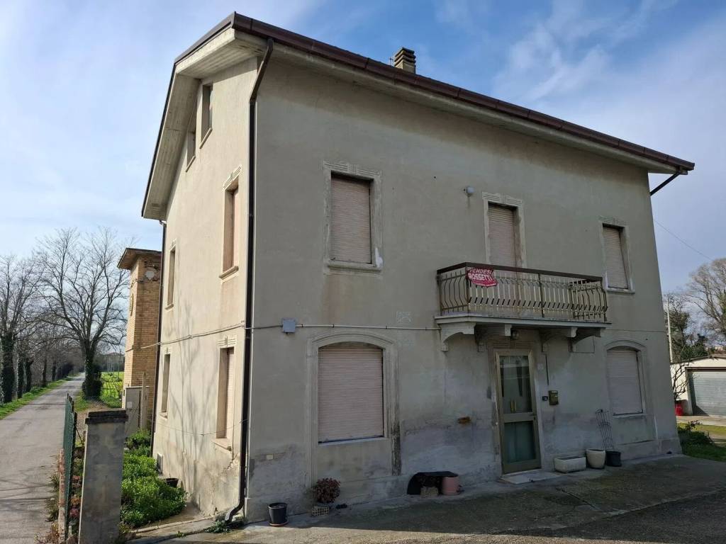 casa indipendente in vendita a Fermo