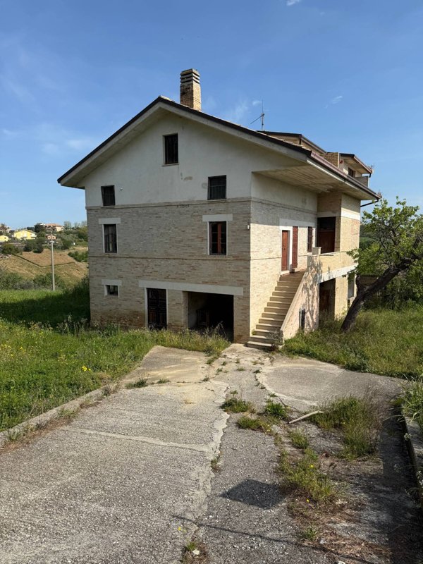 casa indipendente in vendita a Fermo