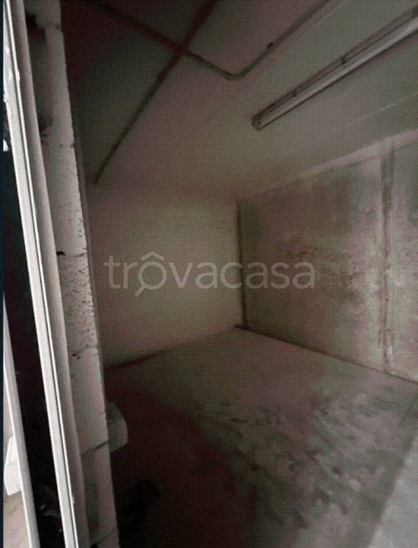 locale commerciale in vendita a Fermo