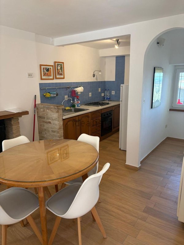 casa indipendente in vendita a Fermo in zona Camera