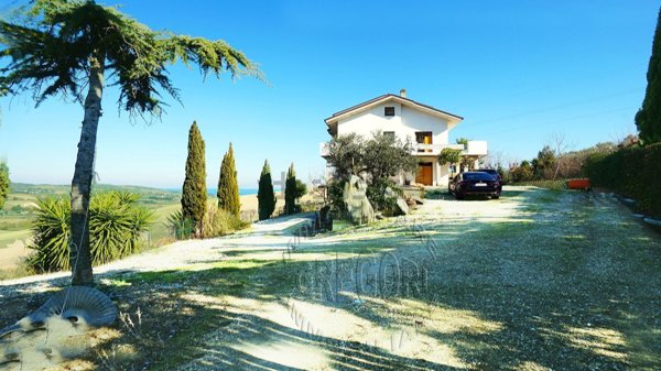 casa indipendente in vendita a Fermo
