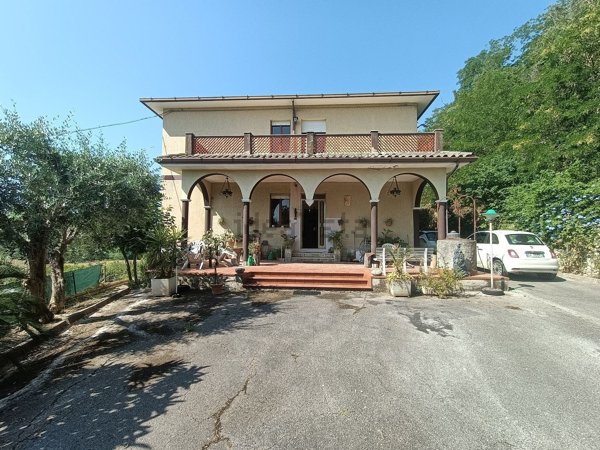 casa indipendente in vendita a Fermo in zona Campiglione