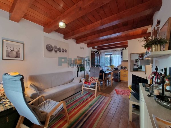 casa indipendente in vendita a Fermo in zona Camera