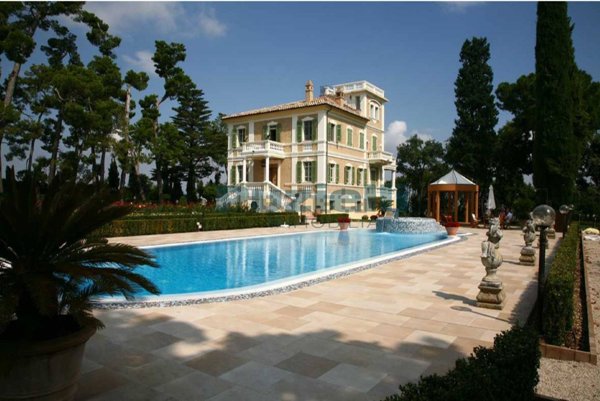 casa indipendente in vendita a Fermo