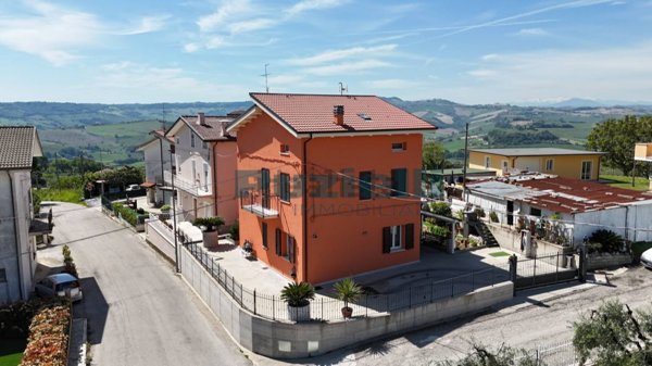 casa indipendente in vendita a Fermo in zona Camera