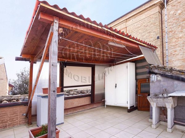 casa indipendente in vendita a Fermo