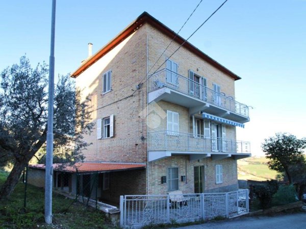 casa indipendente in vendita a Fermo