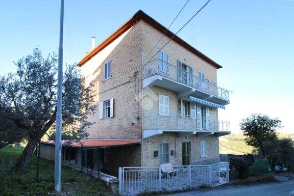 casa indipendente in vendita a Fermo in zona Camera