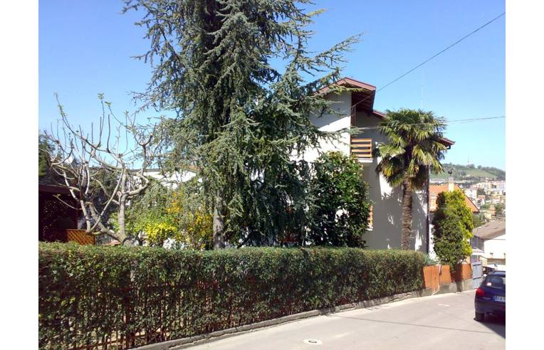 casa indipendente in vendita a Fermo in zona Camera