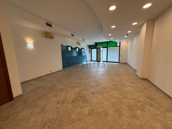 locale commerciale in vendita a Fermo
