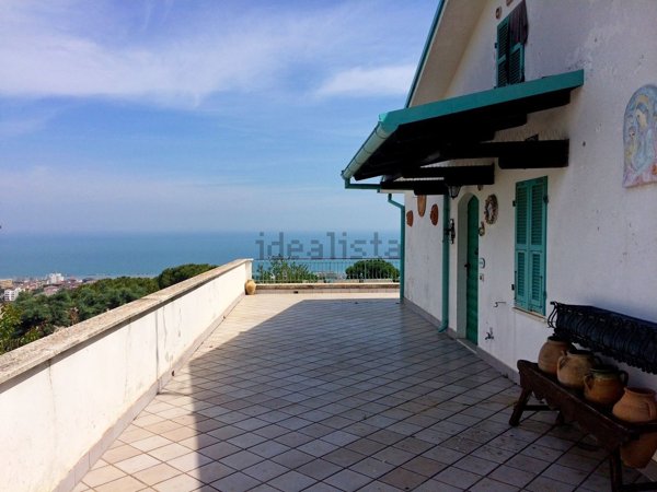 esavano in vendita a Fermo in zona Capodarco