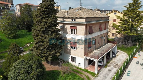casa indipendente in vendita a Fermo