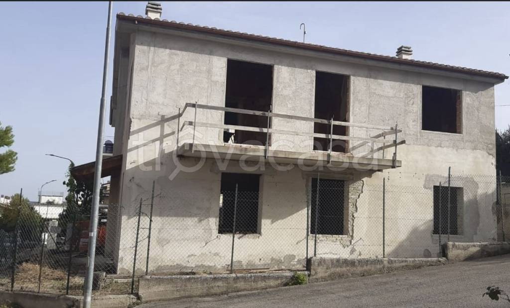 casa indipendente in vendita a Fermo
