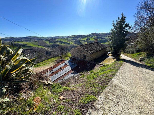 pentavano in vendita a Fermo in zona San Biagio