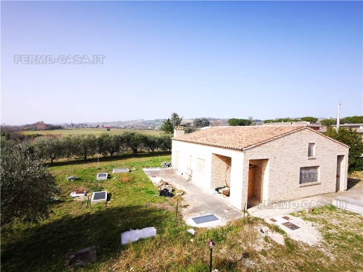 casa indipendente in vendita a Fermo in zona Campiglione