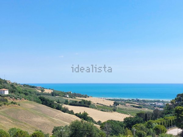 casa indipendente in vendita a Fermo in zona Capodarco
